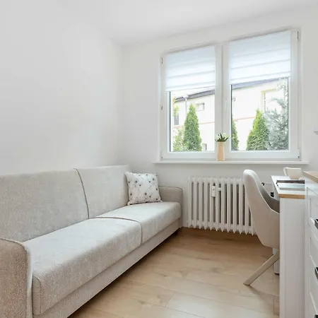 Cosy With A Balcony For 6 People In A Neighbourhood By Renters Apartament