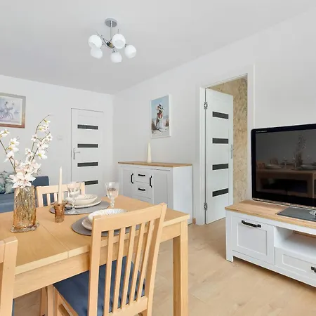Apartament Cosy With A Balcony For 6 People In A Neighbourhood By Renters