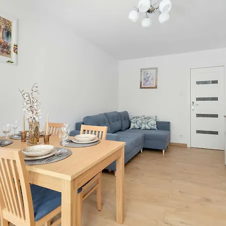 Apartament Cosy With A Balcony For 6 People In A Neighbourhood By Renters