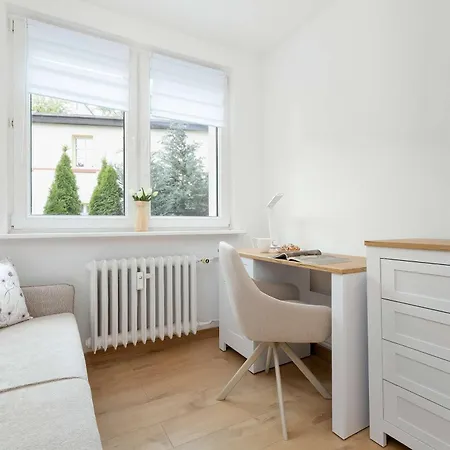 Apartament Cosy With A Balcony For 6 People In A Neighbourhood By Renters *