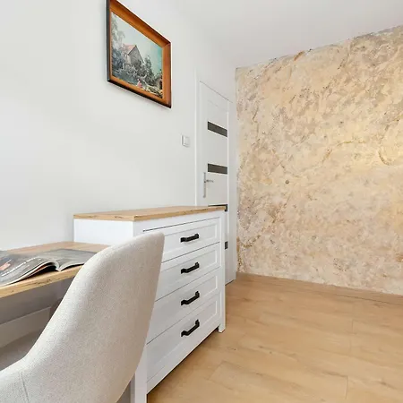 Cosy With A Balcony For 6 People In A Neighbourhood By Renters Apartament *