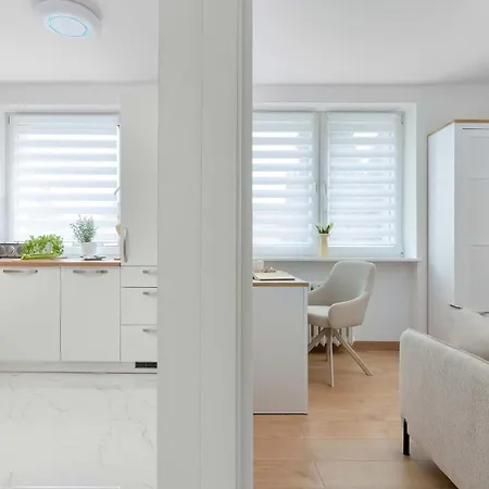 Apartment Cosy With A Balcony For 6 People In A Neighbourhood By Renters *
