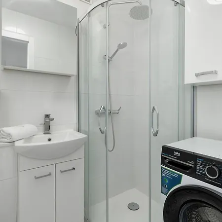 Cosy With A Balcony For 6 People In A Neighbourhood By Renters